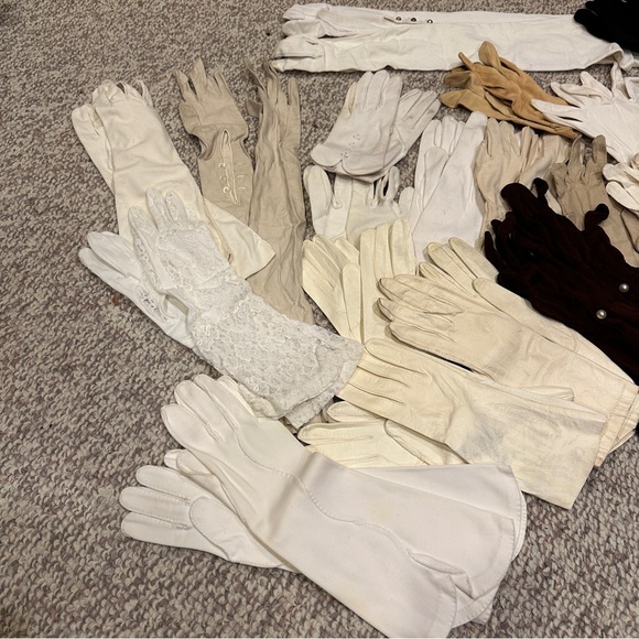 Vintage glove bundle - Picture 2 of 4